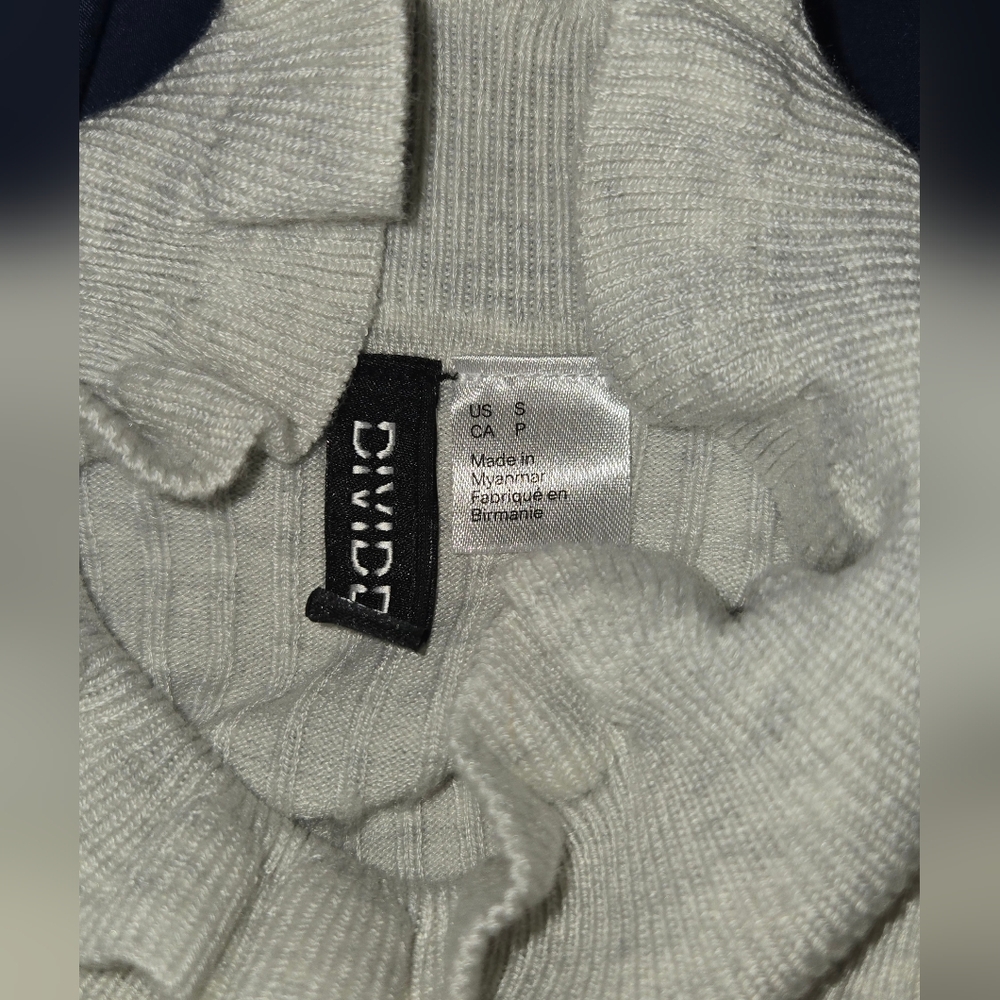 🎀Gray Ribbed Mock Neck Crop Top - Picture 4 of 4